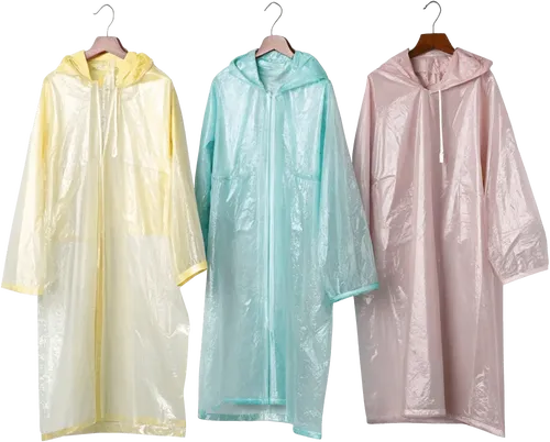 3件彩色的雨衣